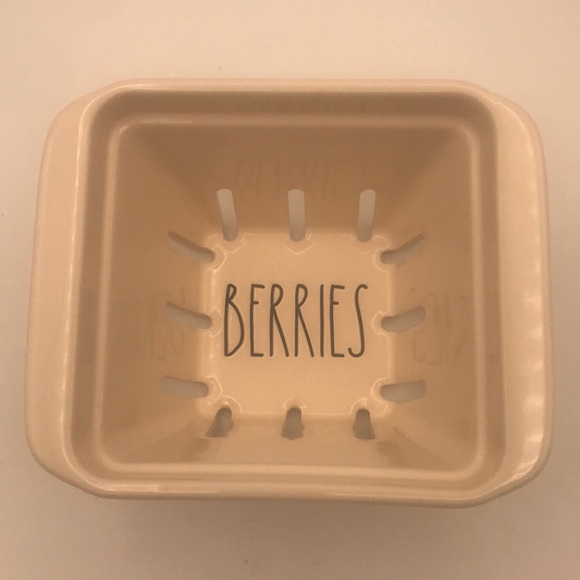 Rae Dunn BERRIES Berry Basket Colander - Picture 1 of 5